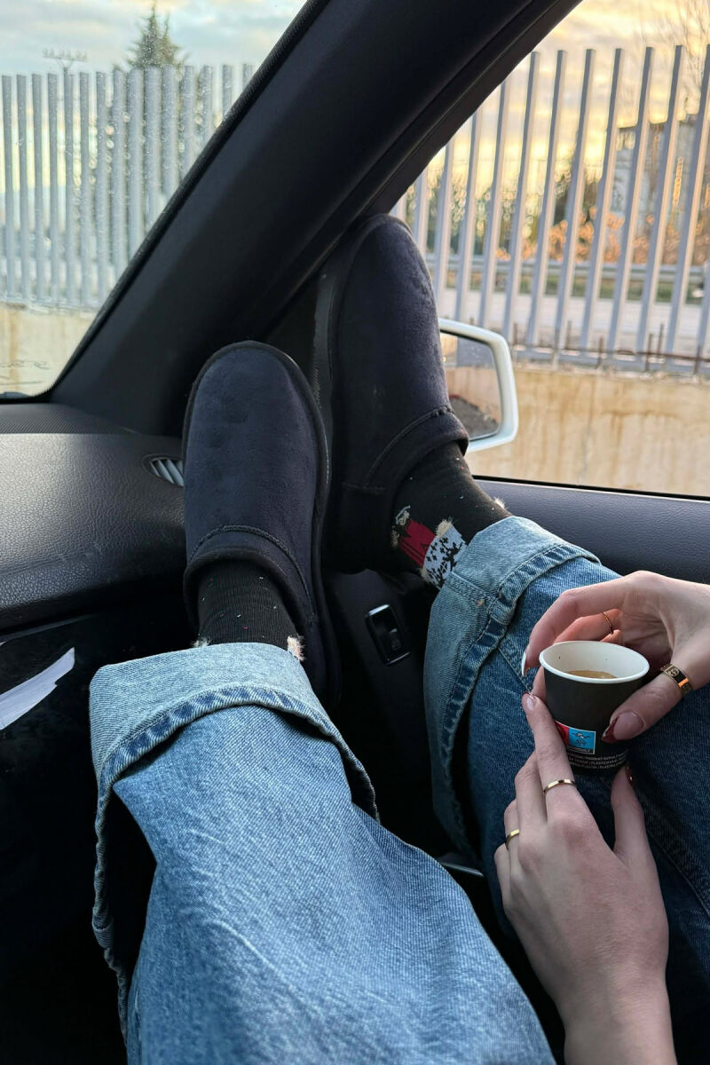 UGG NJE NGJYRESHE ME PUSH PER FEMRA NE NGJYRE TE ZEZE - 4