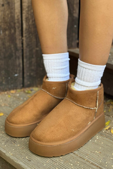 UGG TË SHKURTRA ME PLATFORMË TË LARTË PËR FEMRA NË NGJYRËN KAFE 