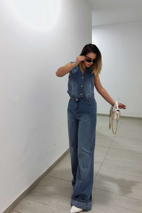 KOSTUM I THJESHTË JELEK DHE XHINSE NË NGJYRËN BLU TË ZBARDHUR - KLAUDIO FASHION