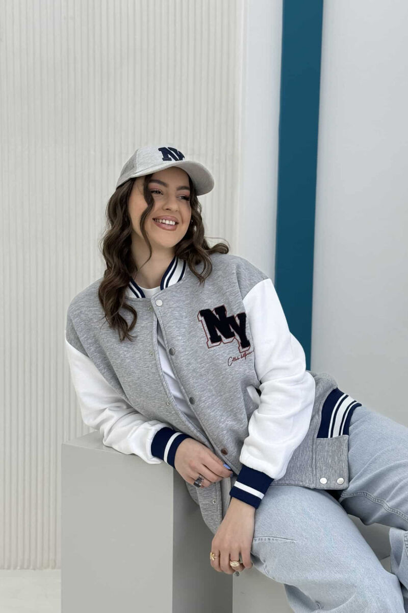 XHAKETË BOMBER E THJESHTË ME PUSH PËR FEMRA NË NGJYRËN GRI ME TË BARDHË - 1