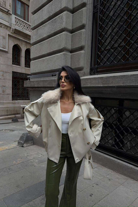 XHAKETË E SHKURTËR ME DETAJE BUTONASH DHE JAKË ME PUSH PËR FEMRA NË NGJYRË KREM - 6