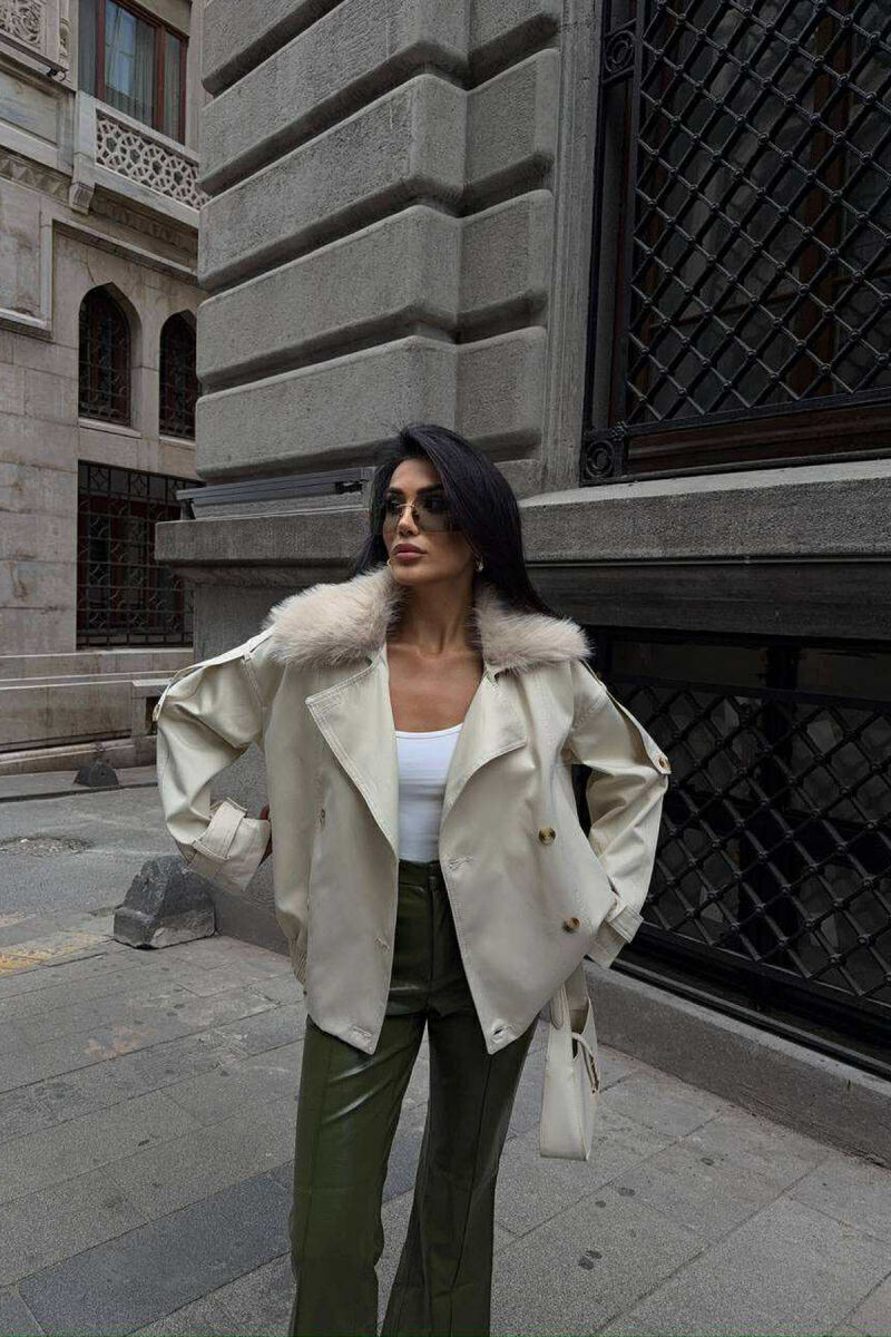 XHAKETË E SHKURTËR ME DETAJE BUTONASH DHE JAKË ME PUSH PËR FEMRA NË NGJYRË KREM - 6