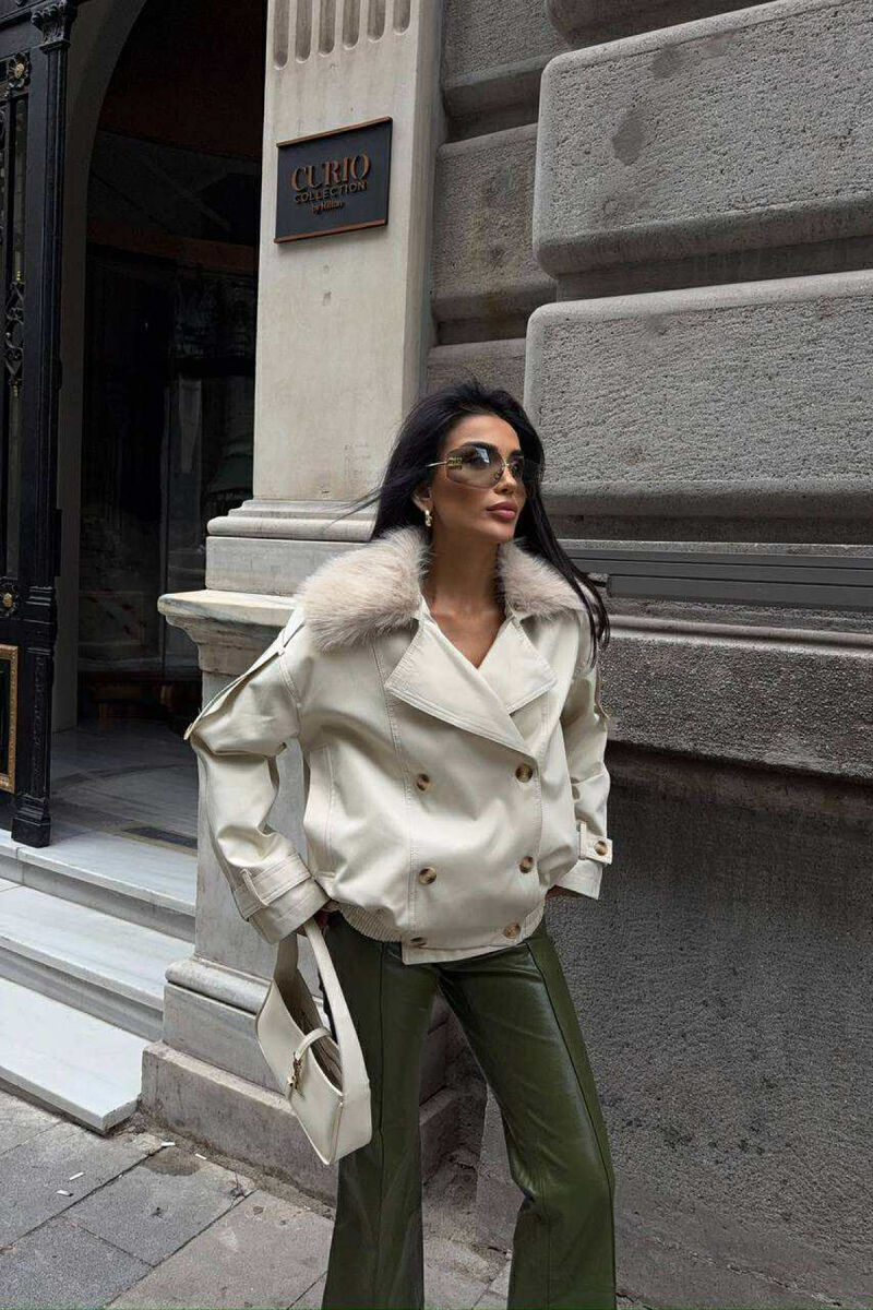 XHAKETË E SHKURTËR ME DETAJE BUTONASH DHE JAKË ME PUSH PËR FEMRA NË NGJYRË KREM - 10