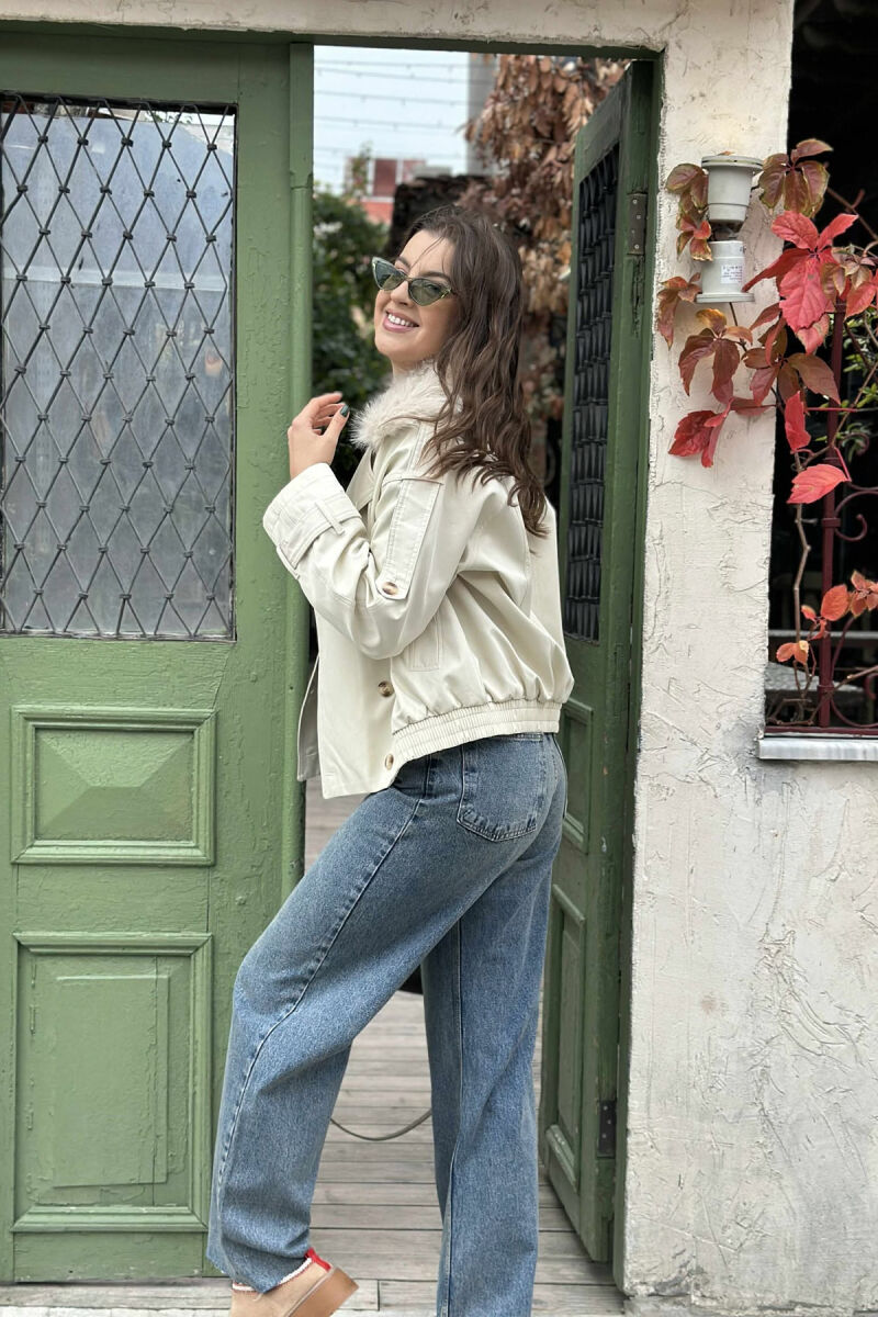 XHAKETË E SHKURTËR ME DETAJE BUTONASH DHE JAKË ME PUSH PËR FEMRA NË NGJYRË KREM - 3