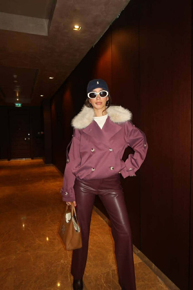 XHAKETË E SHKURTËR ME DETAJE BUTONASH DHE JAKË ME PUSH PËR FEMRA NË NGJYRË LEJLA - 3