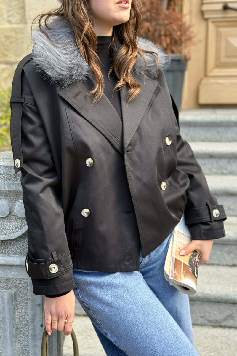 XHAKETË E SHKURTËR ME DETAJE BUTONASH DHE JAKË ME PUSH PËR FEMRA NË NGJYRË TE ZEZE - 4