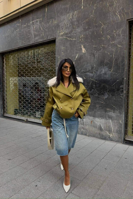 XHAKETË E SHKURTËR ME DETAJE BUTONASH DHE JAKË ME PUSH PËR FEMRA NË NGJYRË ULLIRI - 5