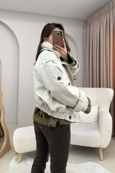 XHAKETE E SHKURTER NJE NGJYRESHE ME GEZOF TE SHKEPUTSHEM PER FEMRA NE NGJYRE KREM - 3