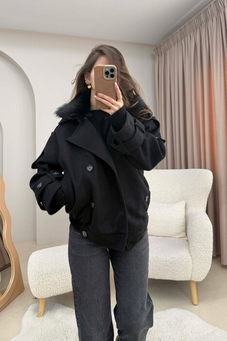 XHAKETE E SHKURTER NJE NGJYRESHE ME GEZOF TE SHKEPUTSHEM PER FEMRA NE NGJYRE TE ZEZE - 1