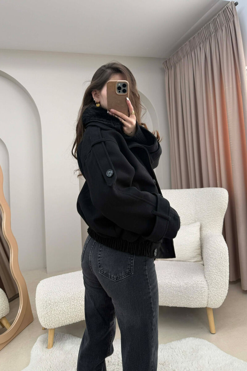 XHAKETE E SHKURTER NJE NGJYRESHE ME GEZOF TE SHKEPUTSHEM PER FEMRA NE NGJYRE TE ZEZE - 2