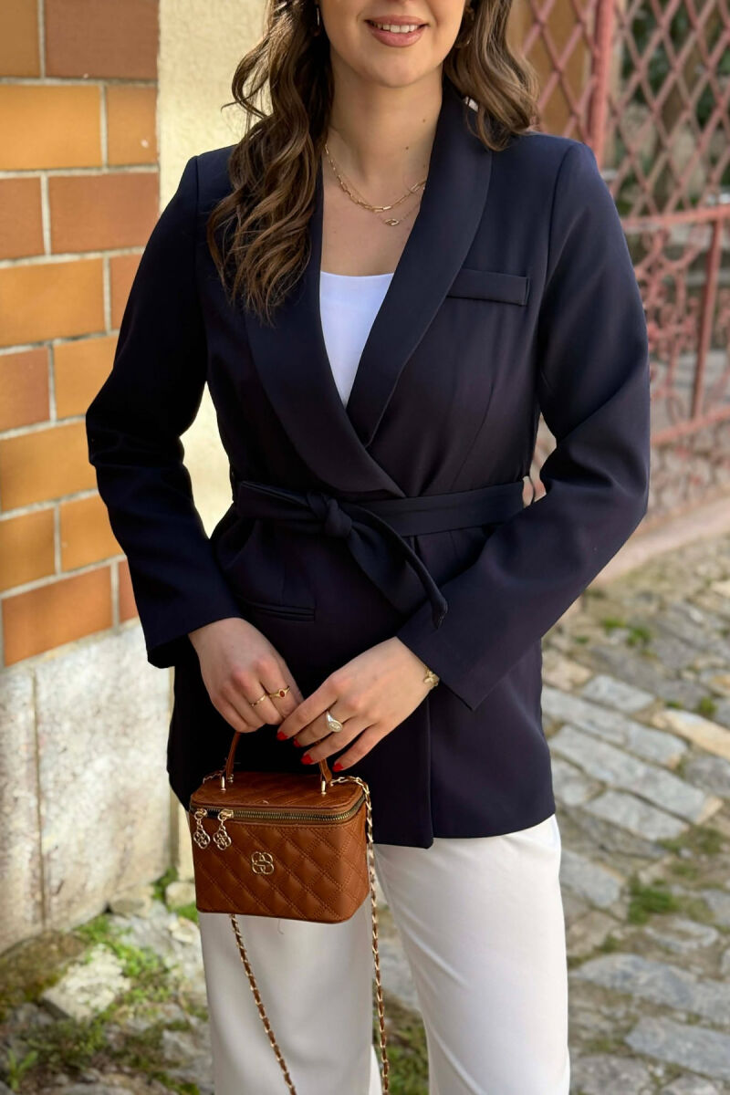 XHAKETE E THJESHTE KLASIKE DHE ME DETAJIN E LIDHSEVE PER FEMRA NE NGJYRE BLU TE ERRET - 2