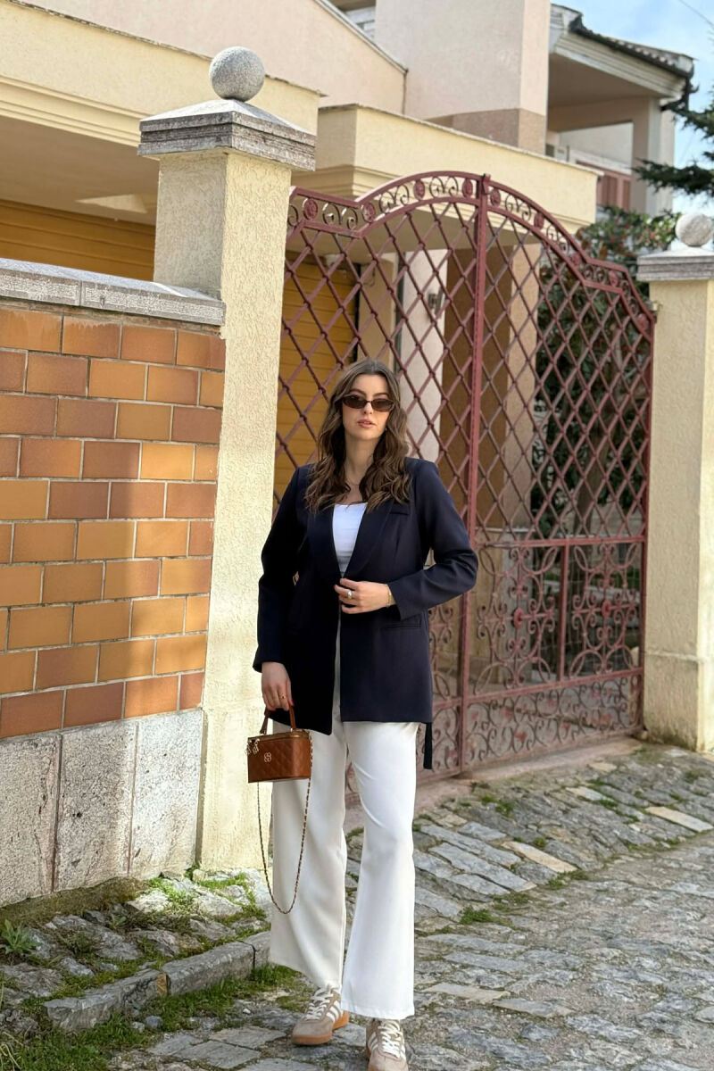 XHAKETE E THJESHTE KLASIKE DHE ME DETAJIN E LIDHSEVE PER FEMRA NE NGJYRE BLU TE ERRET - 4