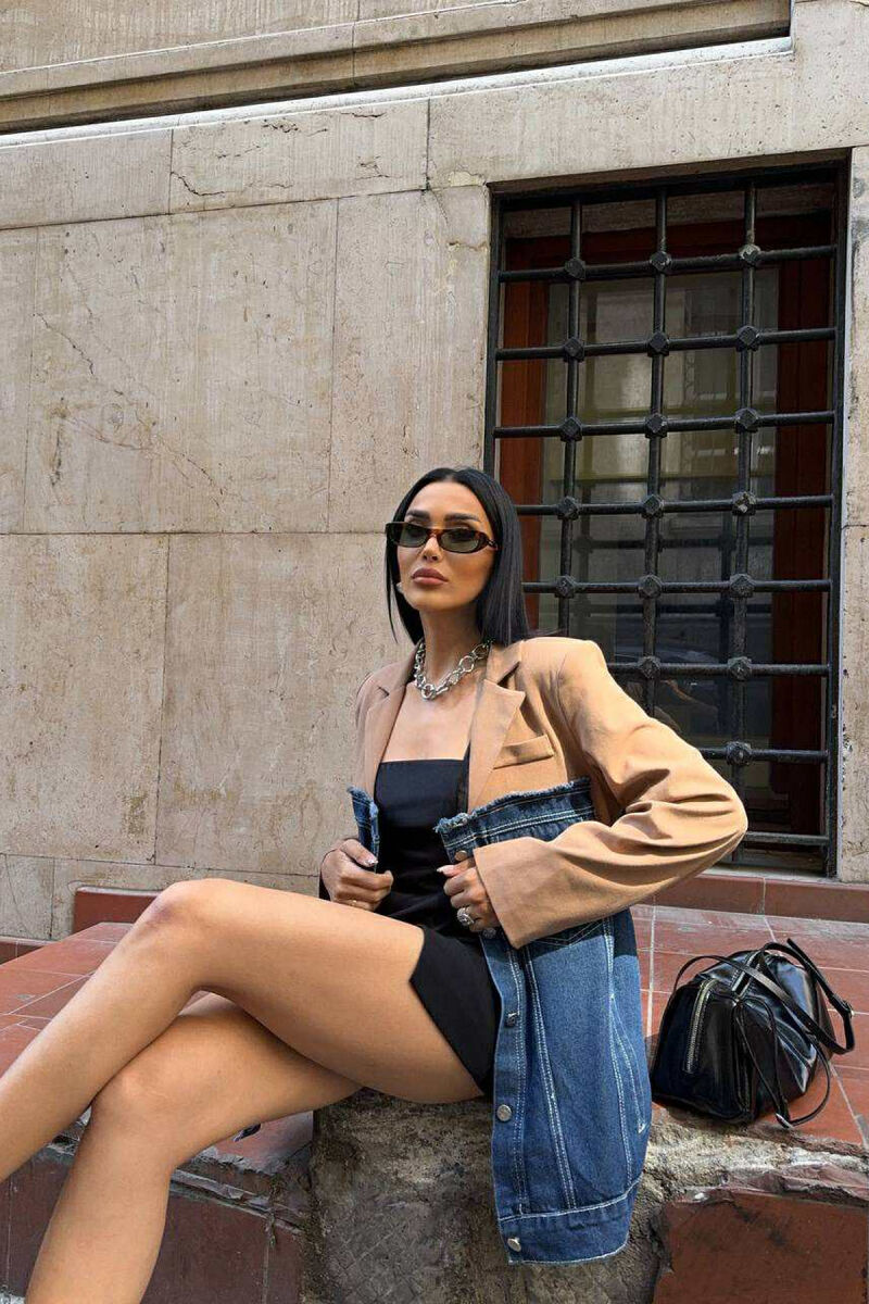 XHAKETË E THJESHTË ME DIZAJN GJYSËM XHINS PËR FEMRA NË NGJYRËN KAFE - 10