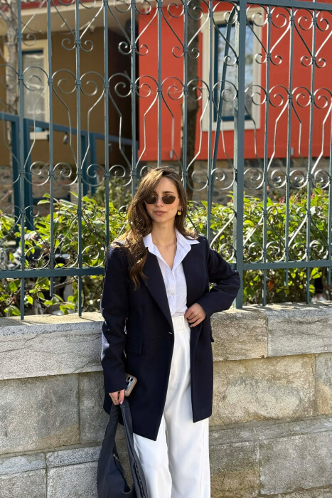 XHAKETE E THJESHTE NJE NGJYRESHE ME BUTONA PER FEMRA NE NGJYRE BLU TE ERRET - 3