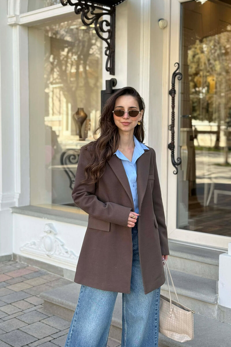 XHAKETE E THJESHTE NJE NGJYRESHE ME BUTONA PER FEMRA NE NGJYRE KAFE - 1