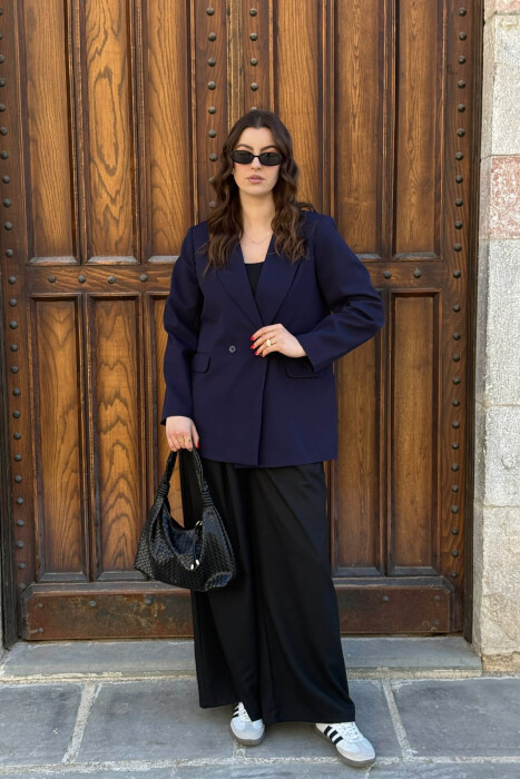 XHAKETE E THJESHTE NJE NGJYRESHE PER FEMRA NE NGJYRE BLU - 4