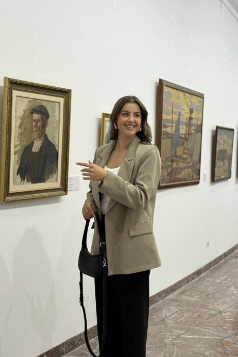 XHAKETË KLASIKE E THJESHTË NJËNGJYRËSHE PËR FEMRA NË NGJYRËN KAKI - 3