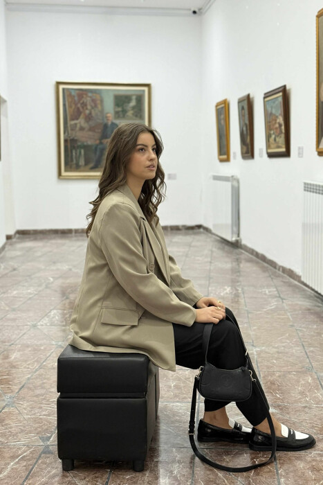 XHAKETË KLASIKE E THJESHTË NJËNGJYRËSHE PËR FEMRA NË NGJYRËN KAKI - 5