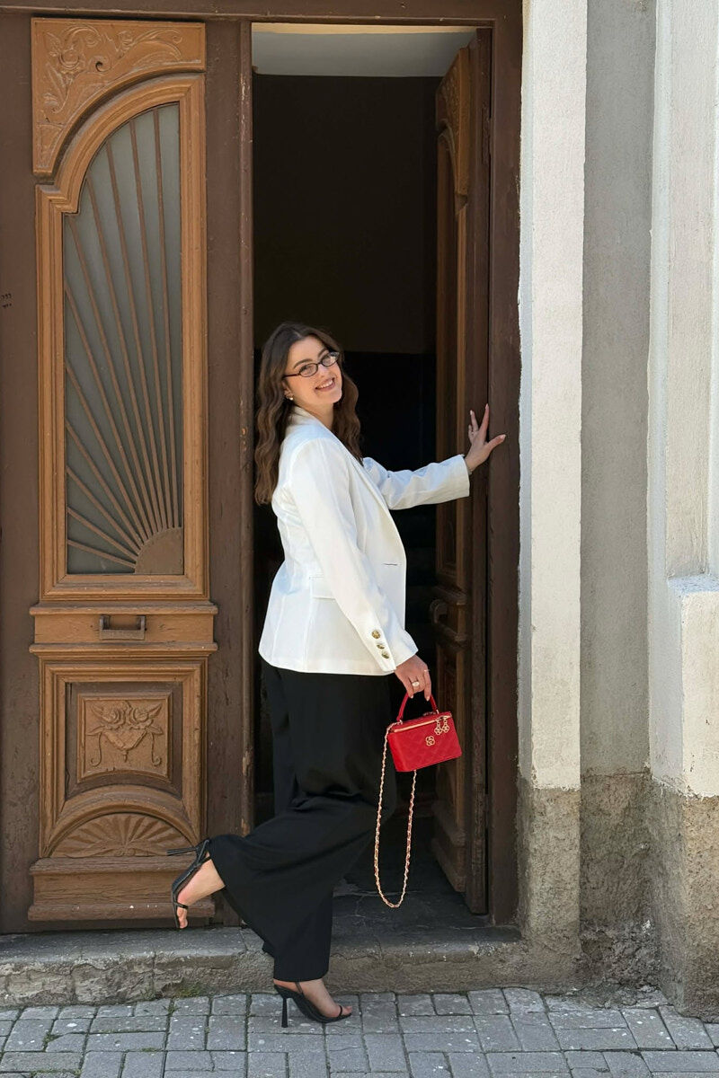 XHAKETE KLASIKE NJE NGJYRESHE ME BUTONA GOLD PER FEMRA NE NGJYRE TE BARDHE - 2