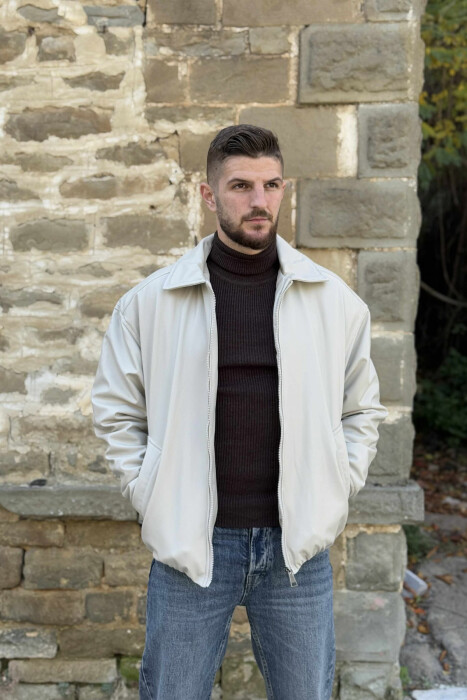 XHAKETË LËKURE NJË NGJYRËSHE ME ZINXHIR PËR MESHKUJ NË NGJYRË GRI TË ZBARDHUR - 5