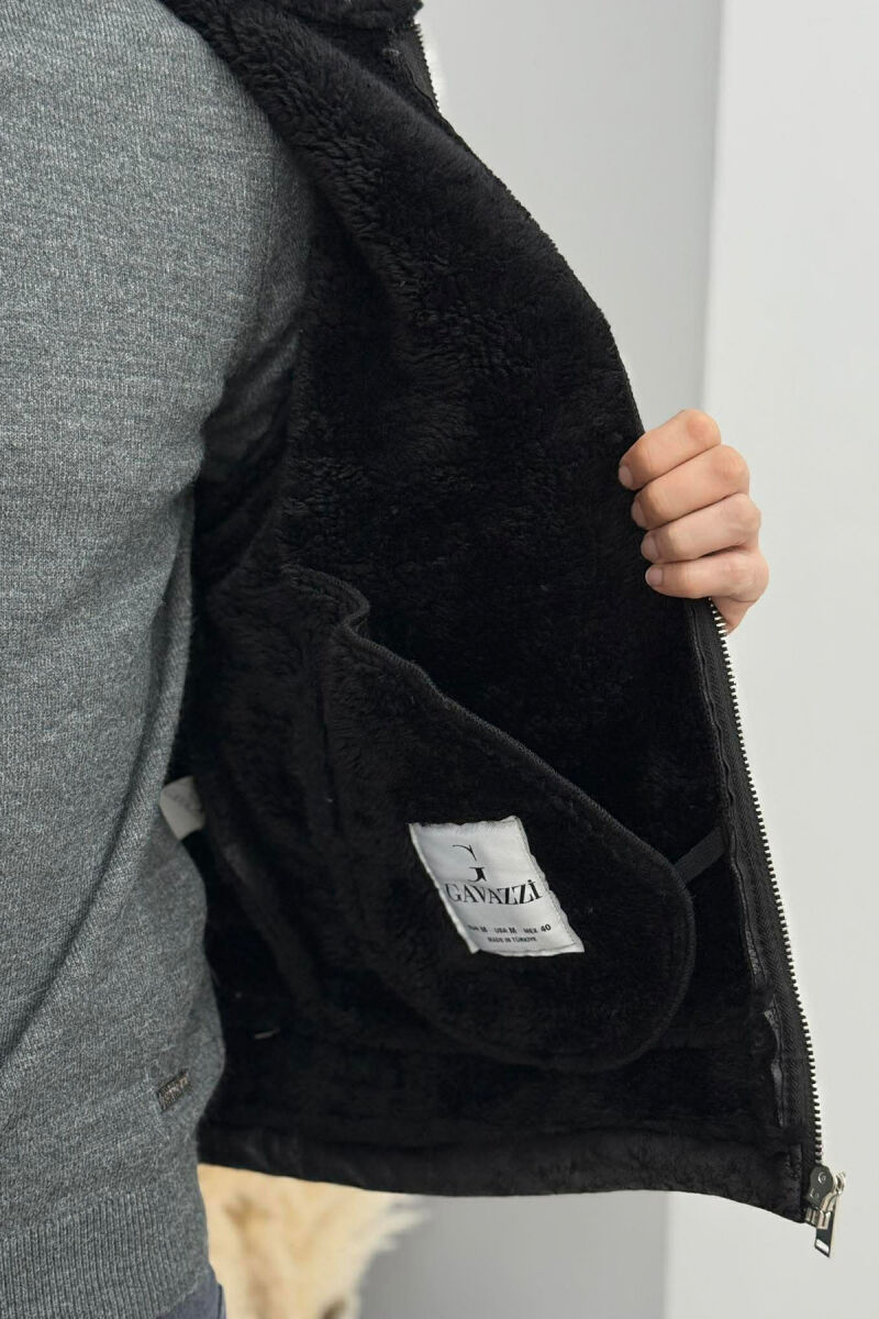 XHAKETE ME PUSH NE PJESEN BRENDA DHE TEK QAFA PER MESHKUJ NE NGJYRE TE ZEZE - 3