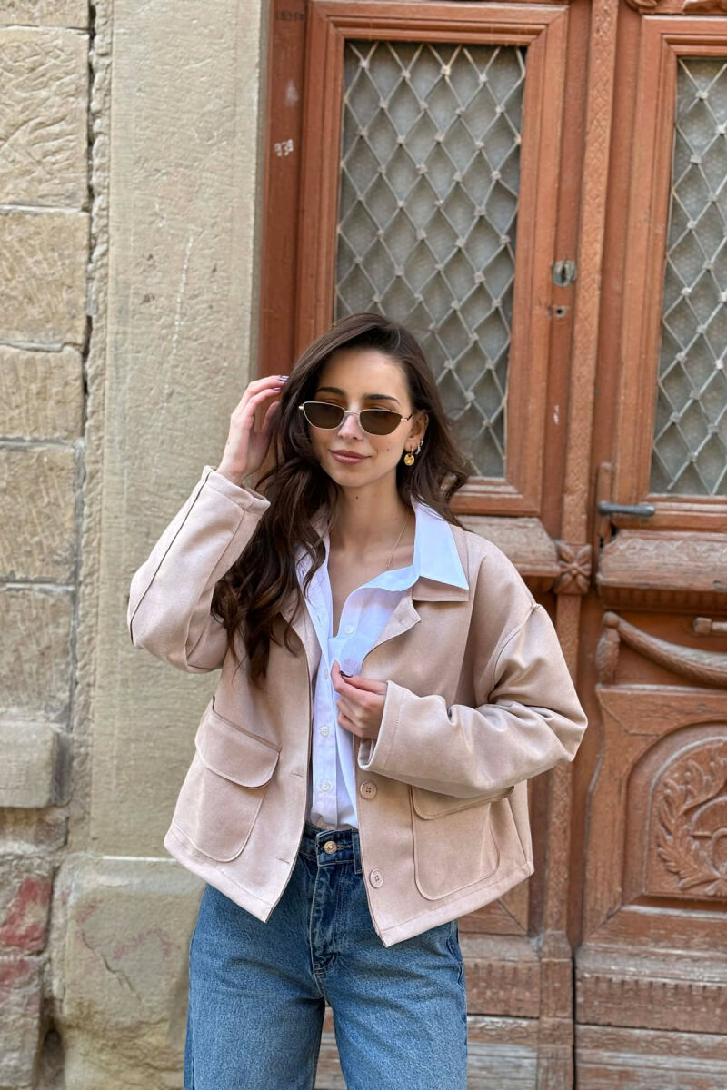 XHAKETË NJË NGJYRËSHE ME XHEPA PËR FEMRA NË NGJYRË BEZHË - 3