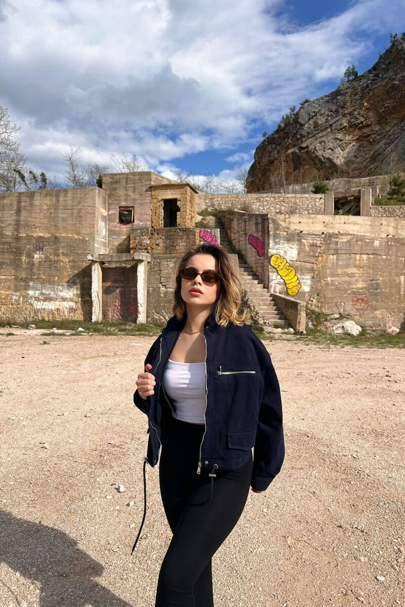 XHAKETË NJË NGJYRËSHE E SHKURTËR PËR FEMRA NË NGJYRËN BLU - 3