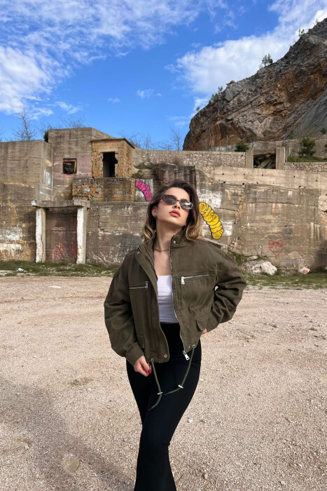 XHAKETË NJË NGJYRËSHE E SHKURTËR PËR FEMRA NË NGJYRËN JESHILE - 3