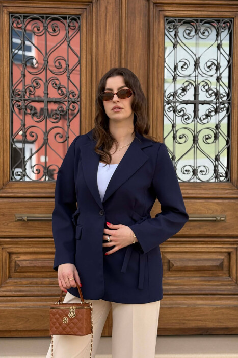 XHAKETE NJE NGJYRESHE ME BUTONA PER FEMRA NE NGJYRE BLU - 3