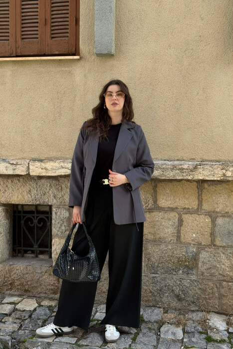 XHAKETE NJE NGJYRESHE ME BUTONA PER FEMRA NE NGJYRE GRI TE ERRET - 1