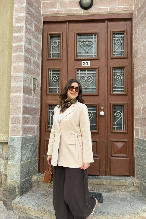 XHAKETE NJE NGJYRESHE ME BUTONA PER FEMRA NE NGJYRE KREM - 6