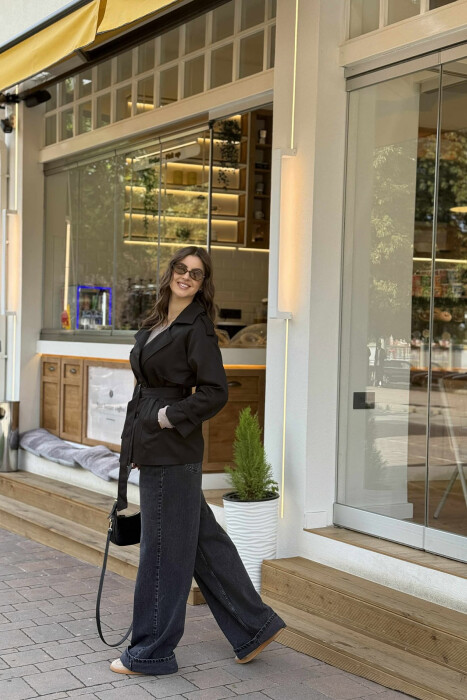 XHAKETË NJË NGJYRËSHE ME DETAJIN E RRIPIT PËR FEMRA NË NGJYRËN E ZEZË - 2