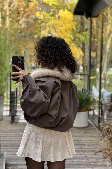 XHAKETË NJË NGJYRËSHE ME GËZOF TË SHKËPUTSHËM PËR FEMRA NË NGJYRË JESHILE - 5