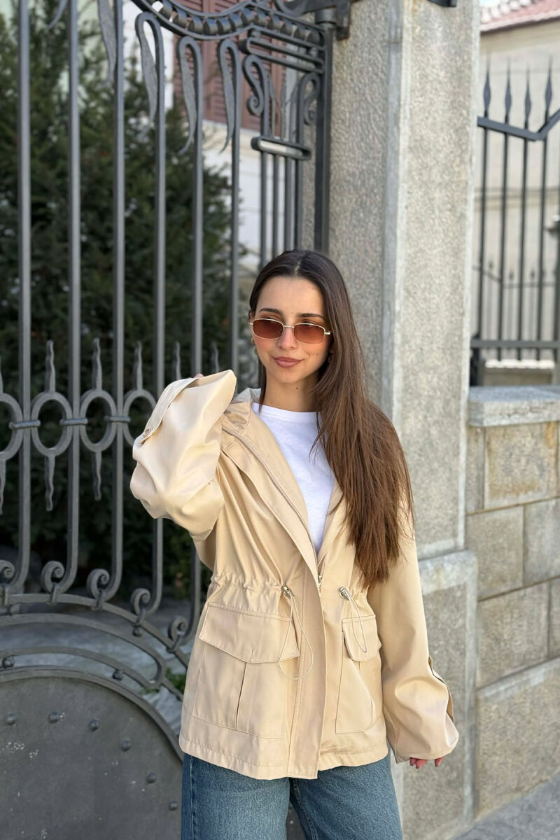 XHAKETE NJE NGJYRESHE ME KAPUÇ DHE ZINXHIR PER FEMRA NE NGJYRE KREM - 1