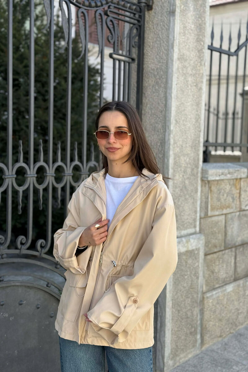 XHAKETE NJE NGJYRESHE ME KAPUÇ DHE ZINXHIR PER FEMRA NE NGJYRE KREM - 2