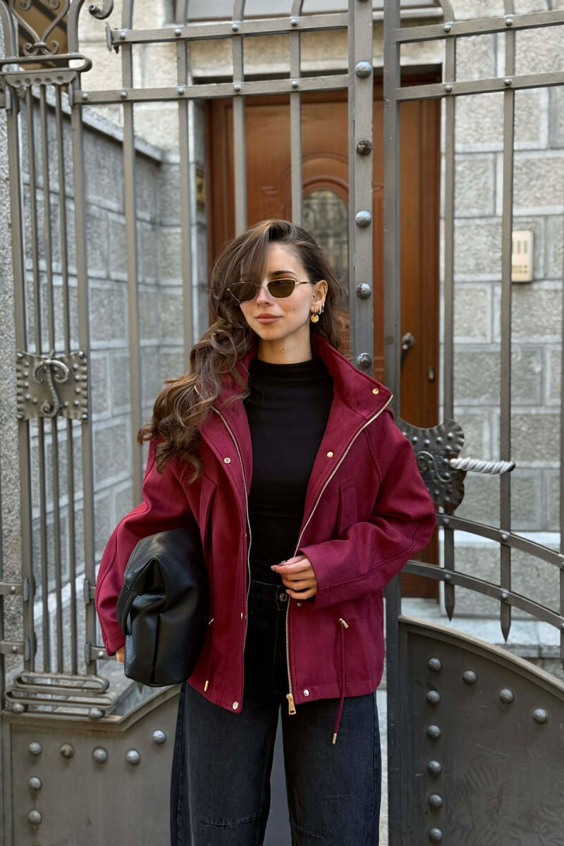 XHAKETE NJE NGJYRESHE ME KAPUC PER FEMRA NE NGJYRE VISHNJE - 4