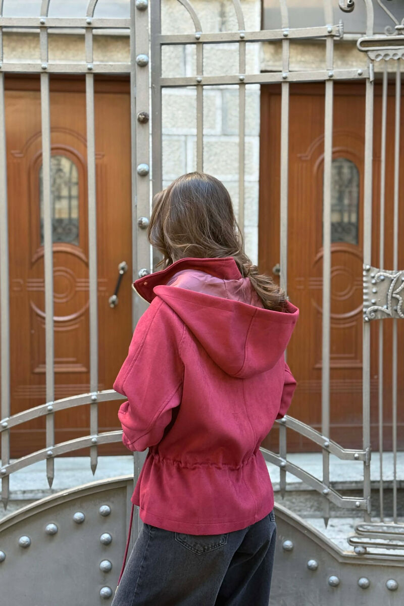 XHAKETE NJE NGJYRESHE ME KAPUC PER FEMRA NE NGJYRE VISHNJE - 6