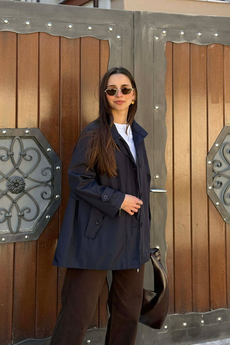 XHAKETE NJE NGJYRESHE ME ZINXHIR DHE BUTONA PER FEMRA NE NGJYRE BLU - 3