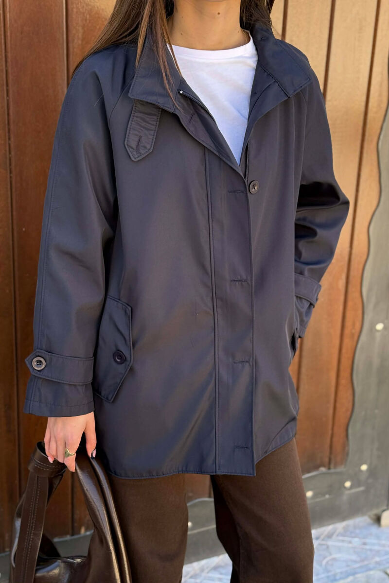 XHAKETE NJE NGJYRESHE ME ZINXHIR DHE BUTONA PER FEMRA NE NGJYRE BLU - 4