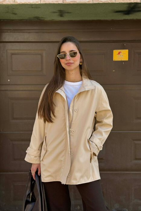 XHAKETE NJE NGJYRESHE ME ZINXHIR DHE BUTONA PER FEMRA NE NGJYRE KREM - 1