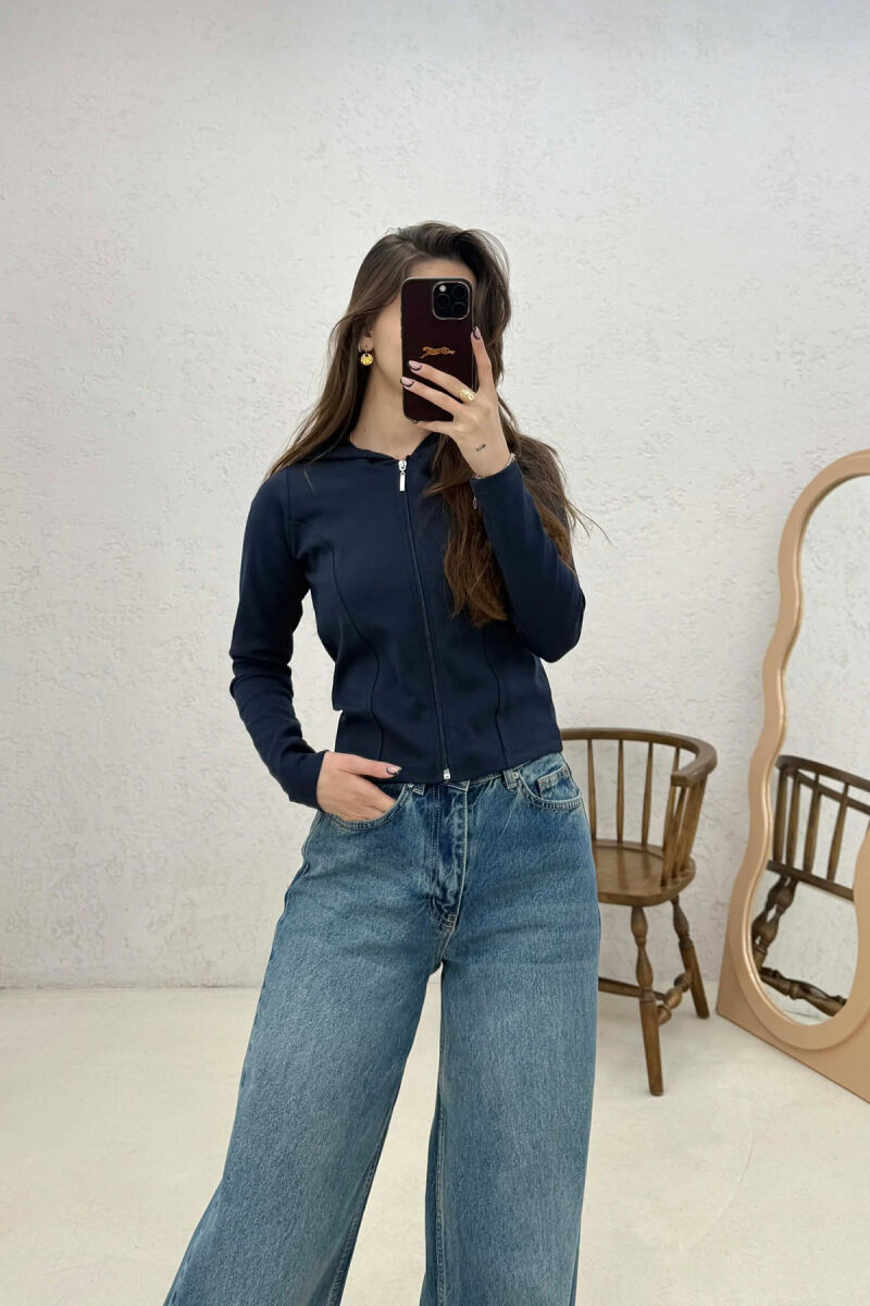 XHAKETE NJE NGJYRESHE ME ZINXHIR PER FEMRA NE NGJYRE BLU - 2