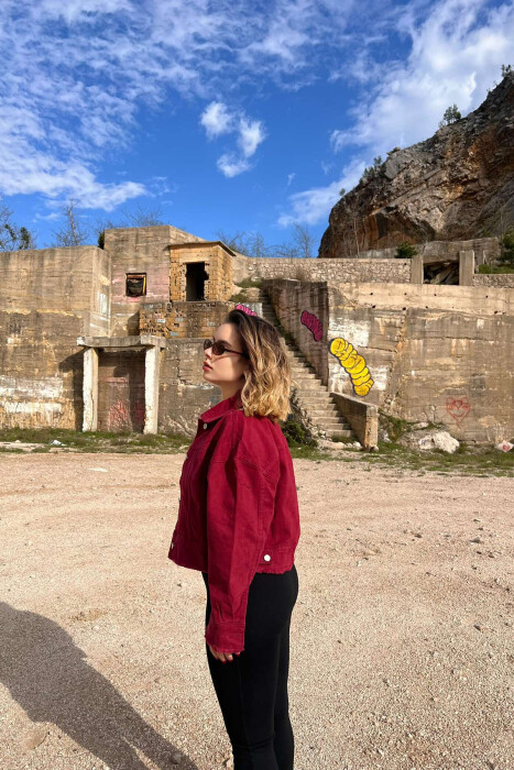 XHAKETË XHINS E SHKURTËR PËR FEMRA NË NGJYRËN VISHNJË - 3