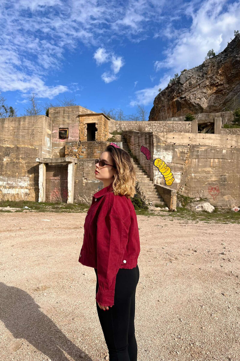 XHAKETË XHINS E SHKURTËR PËR FEMRA NË NGJYRËN VISHNJË - 3