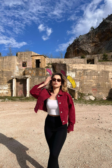 XHAKETË XHINS E SHKURTËR PËR FEMRA NË NGJYRËN VISHNJË - 4