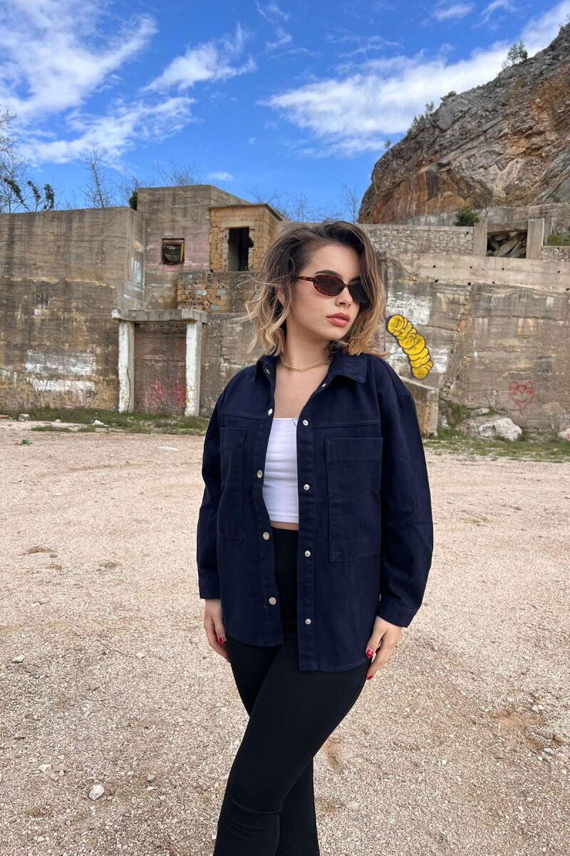 XHAKETË XHINS ME LOGO PËR FEMRA NË NGJYRËN BLU E ERRËT - 3