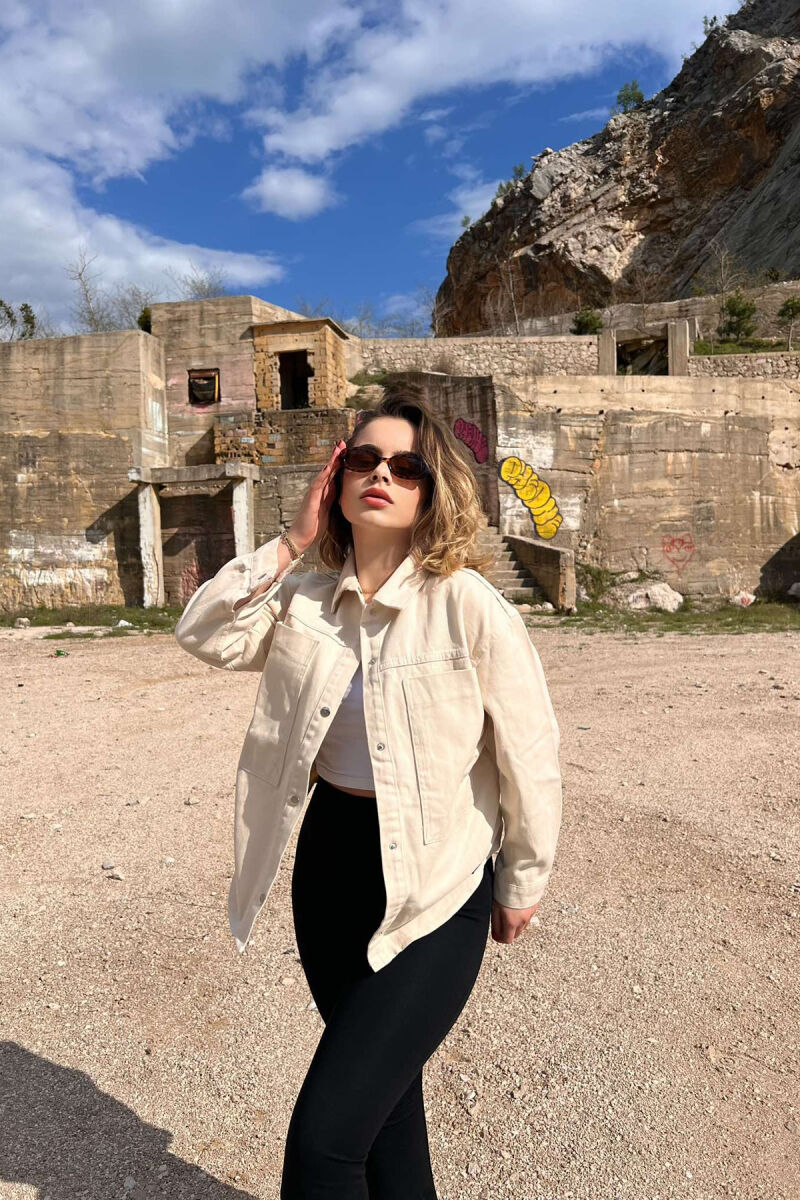 XHAKETË XHINS ME LOGO PËR FEMRA NË NGJYRËN KREM - 3