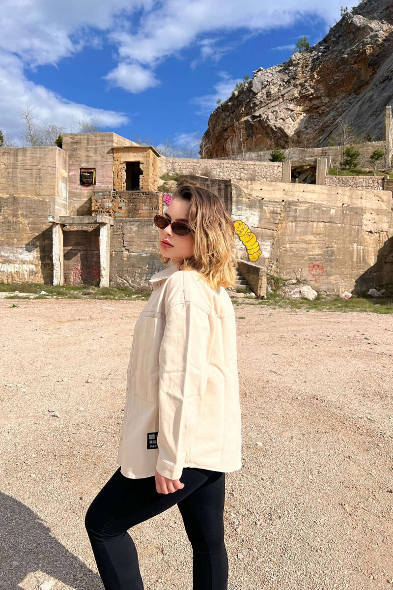 XHAKETË XHINS ME LOGO PËR FEMRA NË NGJYRËN KREM - 4