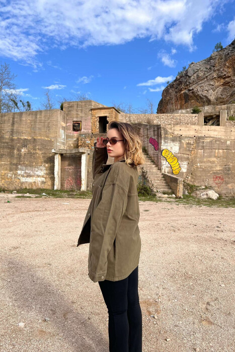 XHAKETË XHINS ME XHEPA PËR FEMRA NË NGJYRËN JESHILE - 2