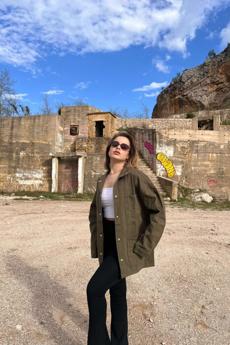 XHAKETË XHINS ME XHEPA PËR FEMRA NË NGJYRËN JESHILE - 3