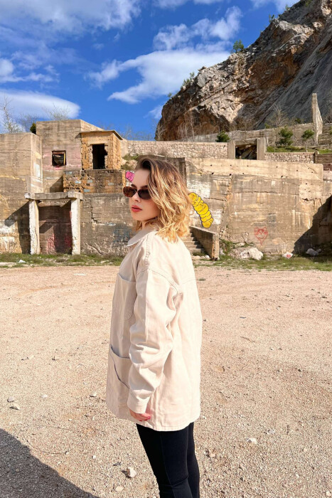 XHAKETË XHINS ME XHEPA PËR FEMRA NË NGJYRËN KREM - 4